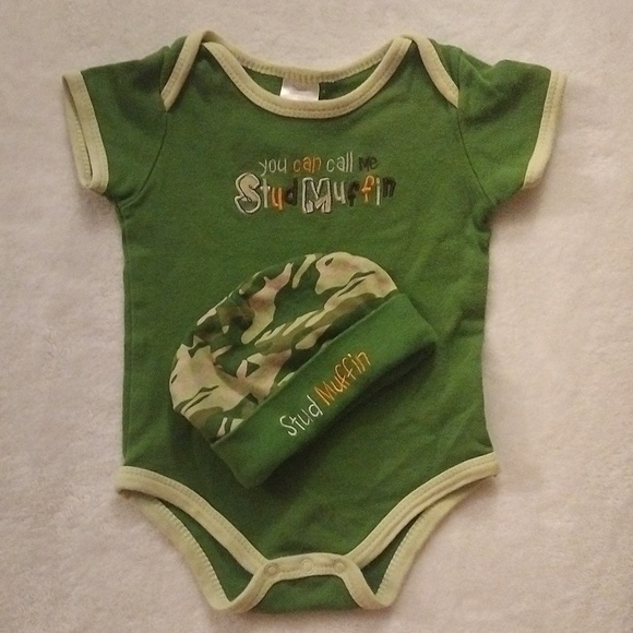 ⚜️ 💜 3 for $12/Stud Muffin Onesie and Hat - Picture 1 of 8